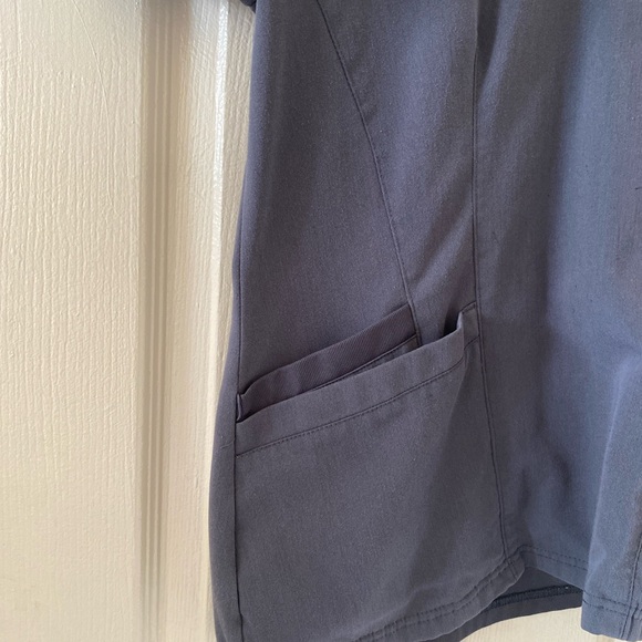 AERO Grey Scrub Top | Women’s Small | V-Neck - Picture 3 of 4